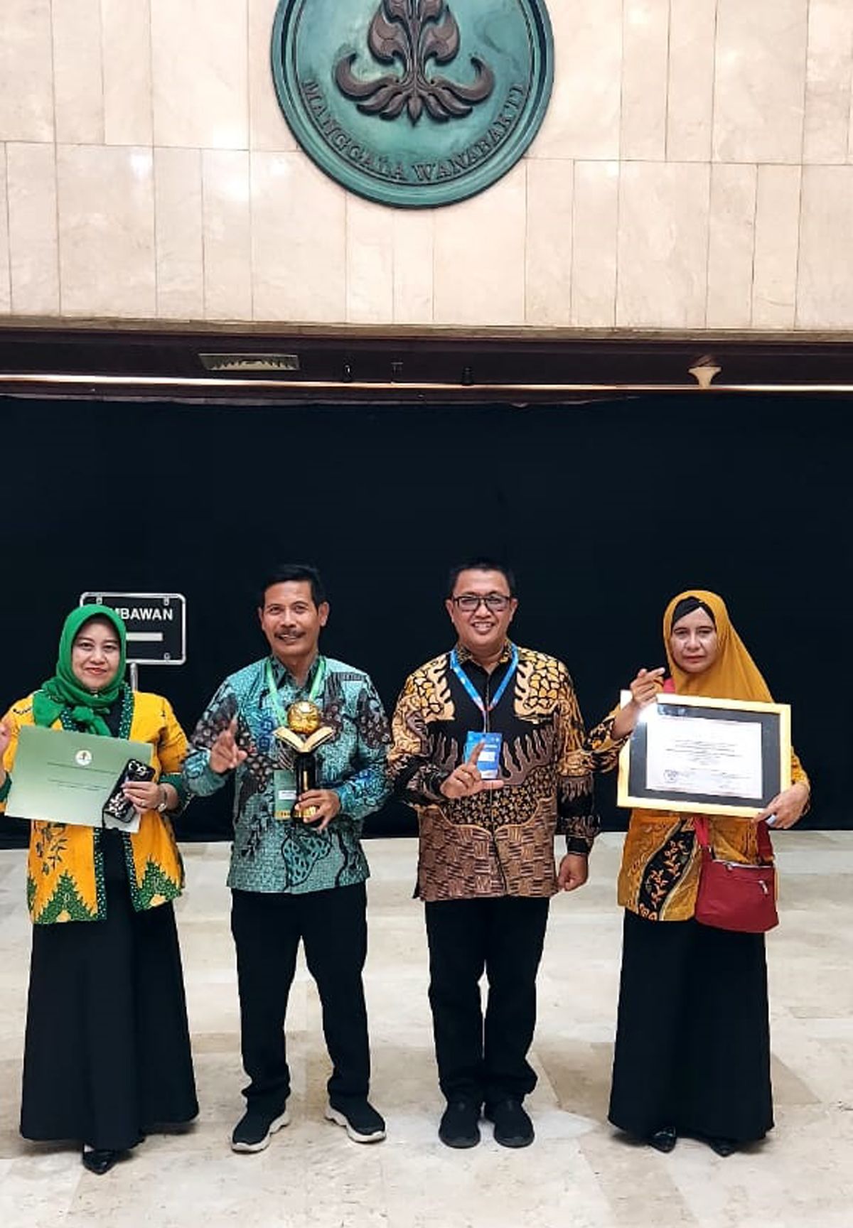 SMPN 1 Mantup Raih Predikat Sekolah Adiwiyata: Mengenal Program, Tingkatan, dan Manfaatnya