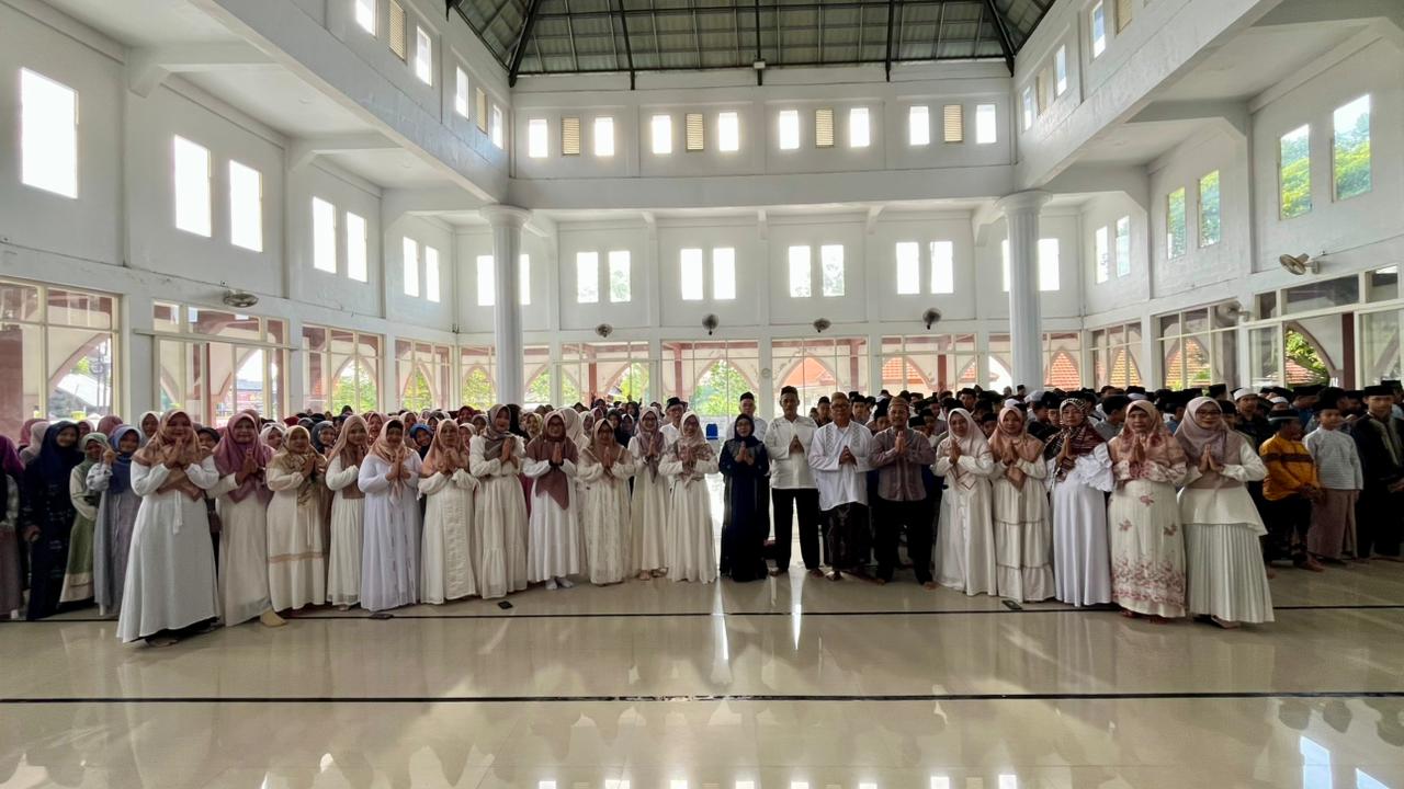 Pondok Ramadhan SMP Negeri 1 Mantup: Membentuk Karakter Religius dan Kebersamaan Siswa